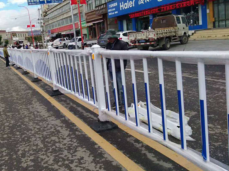 西藏市政道路護(hù)欄