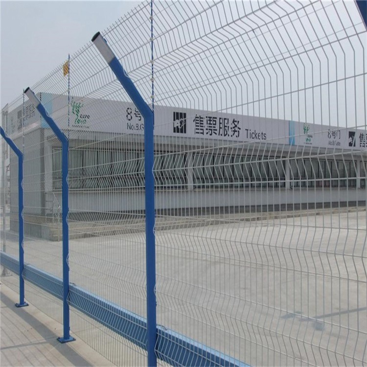 北京大興機(jī)場(chǎng)飛行區(qū)圍界鐵絲網(wǎng)安裝完畢圖片2