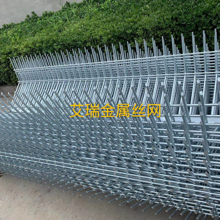 上海鐵路護欄網(wǎng)現(xiàn)場安裝情景圖片2