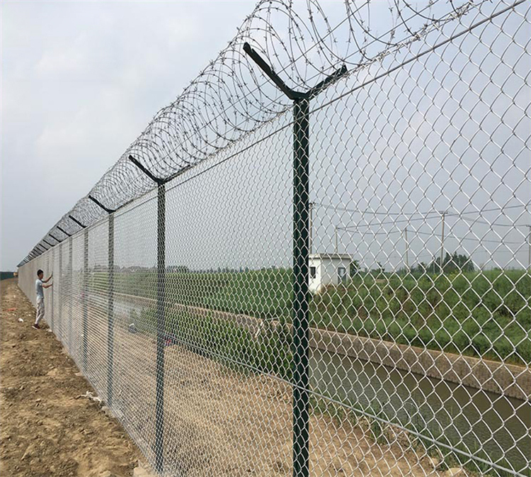 鋁包鋼機(jī)場圍網(wǎng)圖片2